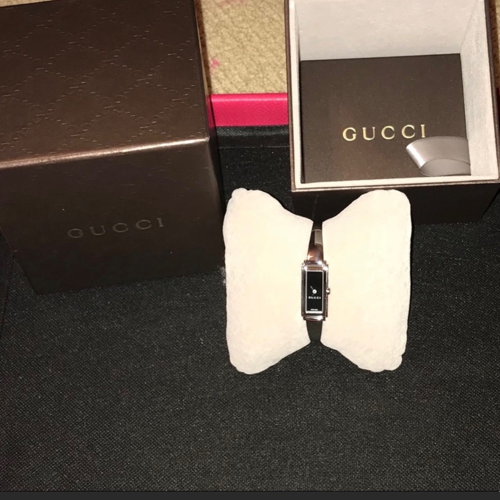 Gucci silver brand new watch